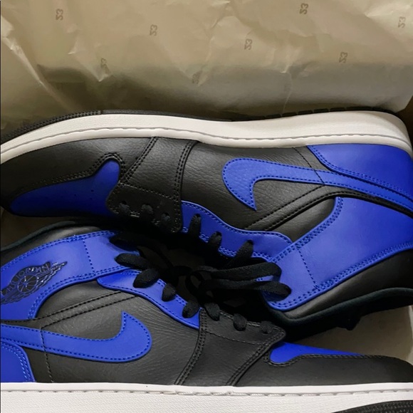 Air Jordan 1 mid main image 4